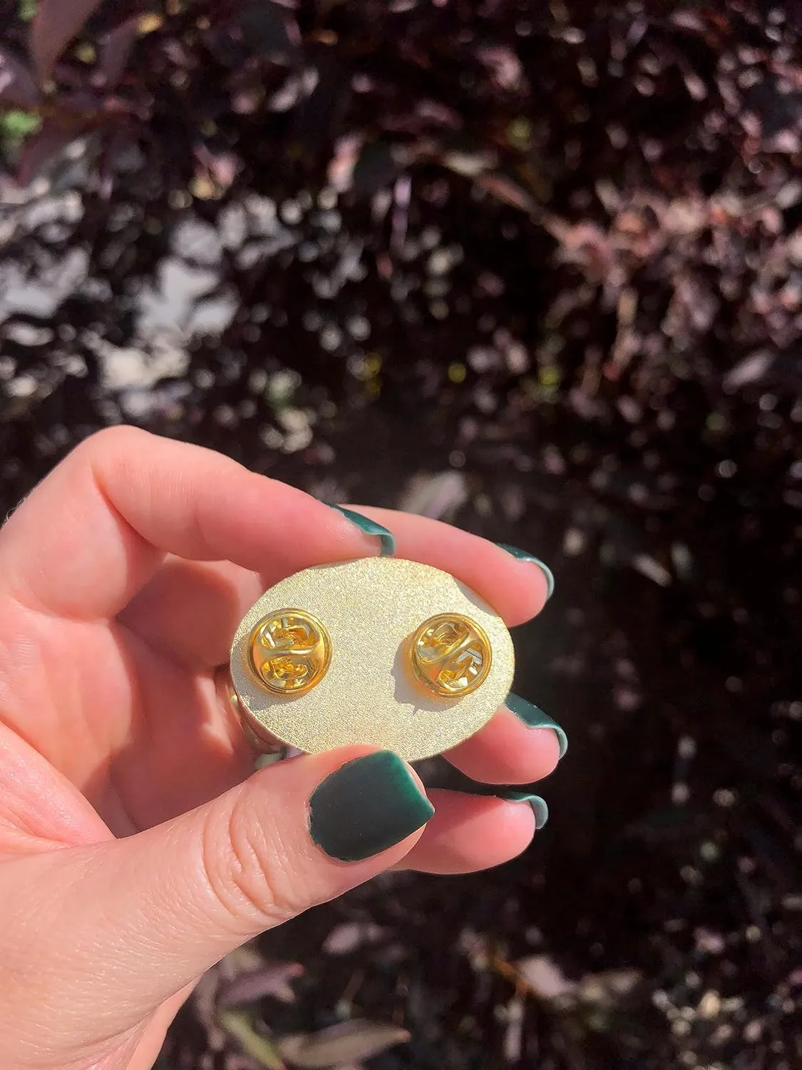 Enamel Pin: Yo hablo espaol (I speak Spanish), Navy Background with Pink Flowers