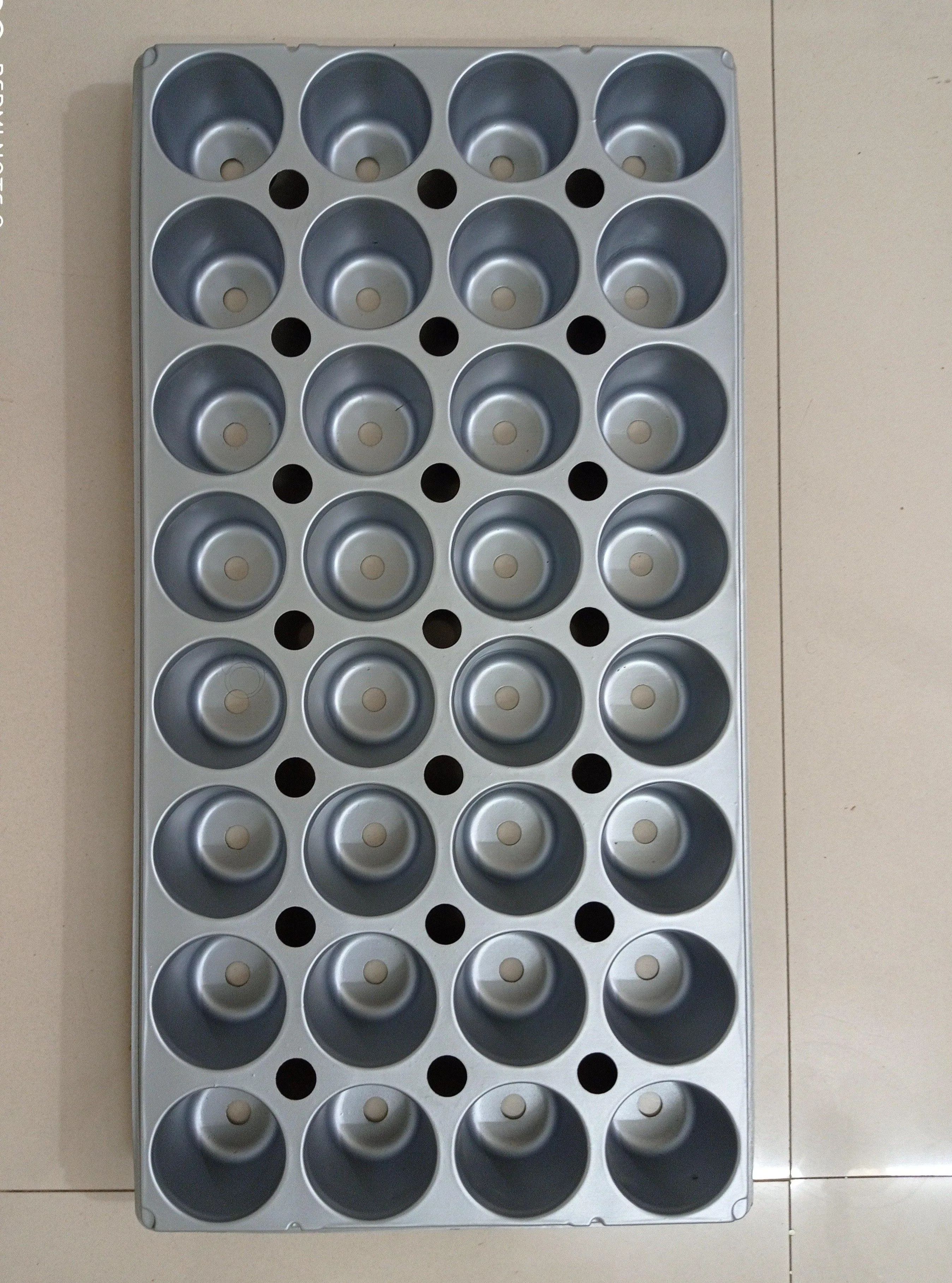 Silver Round 32 Cavity Seedling Tray
